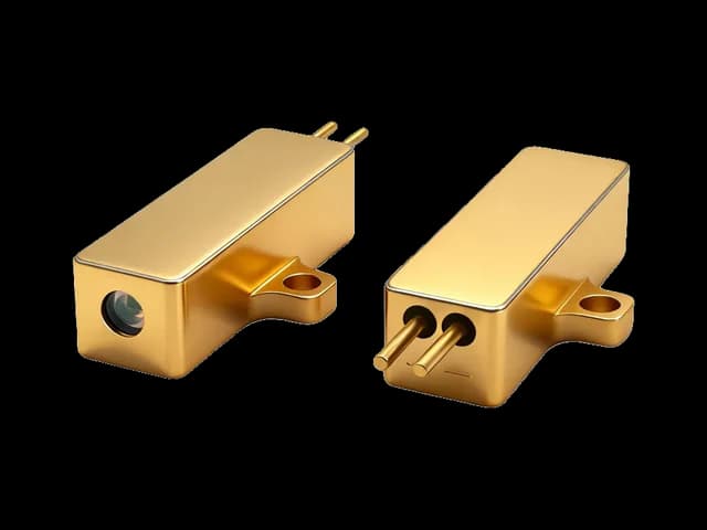 300µJ 1.54µm erbium glass microchip DPSS laser for multi-kilometer rangefinders